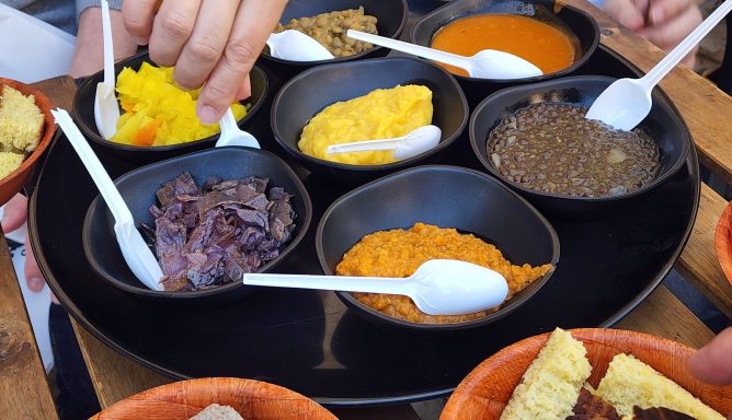 סור קולינרי בשוק הכרמל עם טועמים את השוק