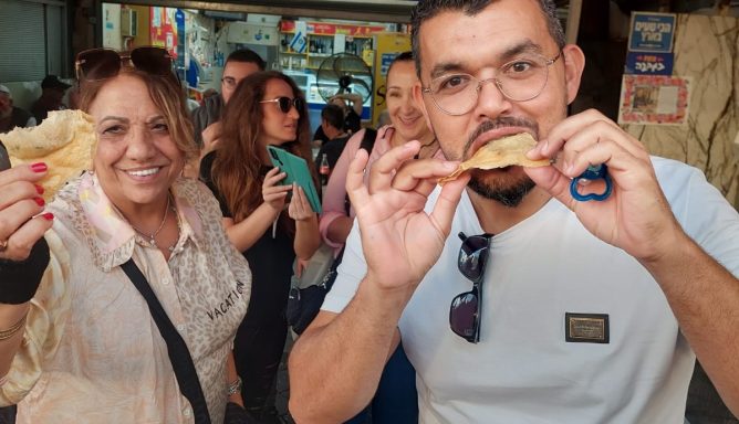 סיור קולינרי בשוק נתניה עם טועמים את השוק