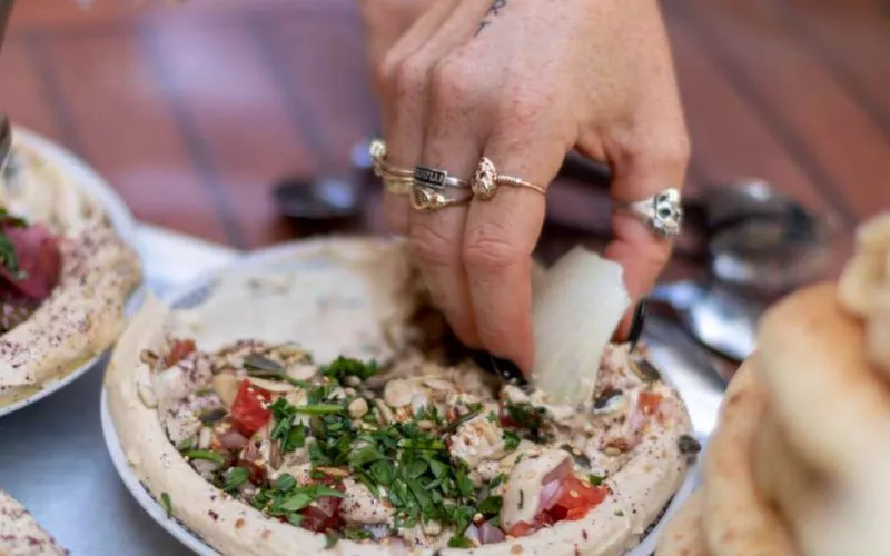 שוק הכרמל וכרם התימנים - טועמים את השוק עם שפרה נחום